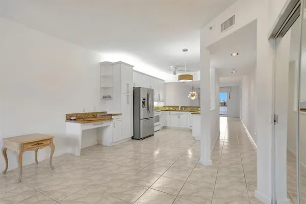 Property Slideshow image 3 of 36 | 7727 southampton ter 205, Tamarac, FL, 33321