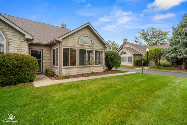 Property Slideshow image 2 of 35 | 1925 timbers edge cir, Joliet, IL, 60431