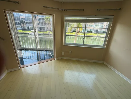 Property Slideshow image 2 of 11 | 1250 n portofino dr 202, Sarasota, FL, 34242