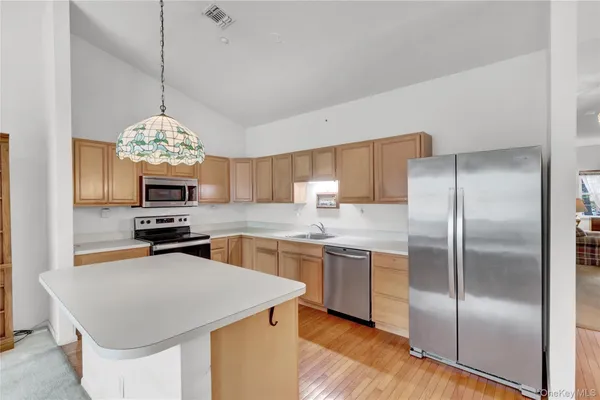 Property Slideshow image 2 of 10 | 816 narragansett villas dr # 816, Lindenhurst, NY, 11757