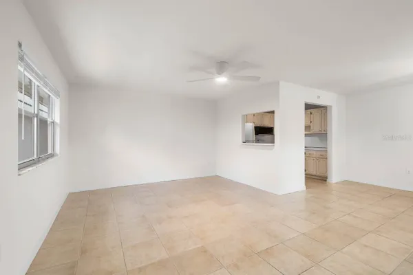 Property Slideshow image 3 of 65 | 201 kings blvd 19, Sun City Center, FL, 33573