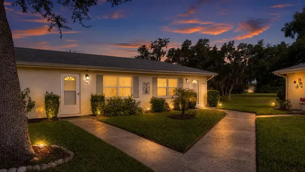 Property Slideshow image 3 of 43 | 301 andover pl 170, Sun City Center, FL, 33573