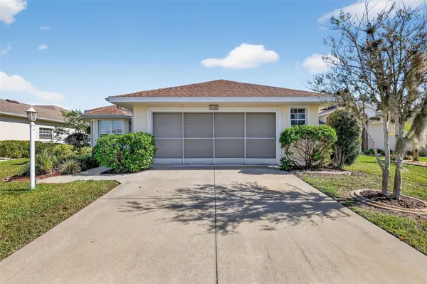 Property Slideshow image 2 of 66 | 21202 braveheart dr, Leesburg, FL, 34748