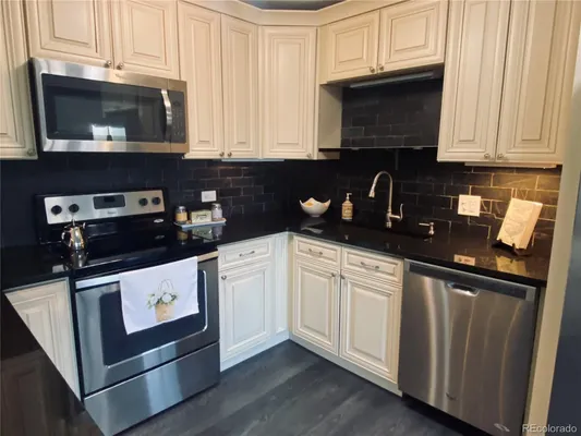 Property Slideshow image 3 of 34 | 650 s alton way 10c, Denver, CO, 80247