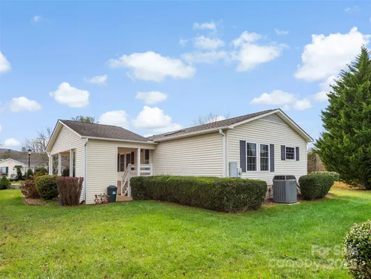 Property Slideshow image 3 of 19 | 233 white ash cir, Hendersonville, NC, 28739