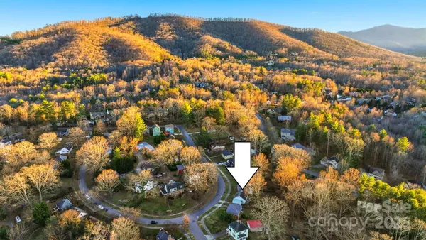 Property Slideshow image 2 of 33 | 3 enka oak st, Candler, NC, 28715