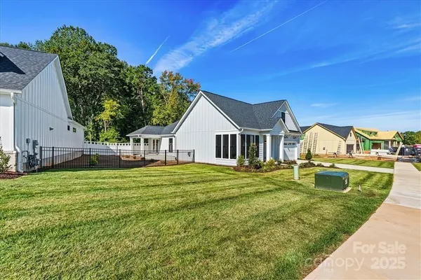 Property Slideshow image 3 of 34 | 114 alenda lux cir # 3, Mooresville, NC, 28115