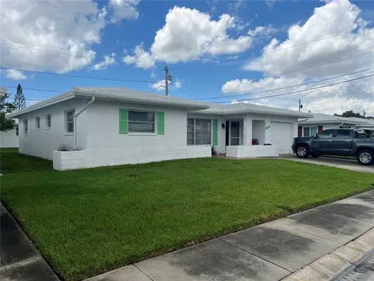 Property Slideshow image 2 of 15 | 4370 94th ter, Pinellas Park, FL, 33782