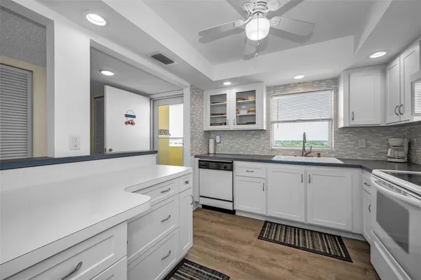 Property Slideshow image 2 of 64 | 4525 cove cir 1207, St Petersburg, FL, 33708
