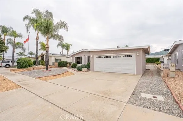 Property Slideshow image 2 of 26 | 2981 blue spruce dr, Hemet, CA, 92545
