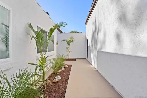 Property Slideshow image 2 of 28 | 16407 caminito vecinos 155, San Diego, CA, 92128