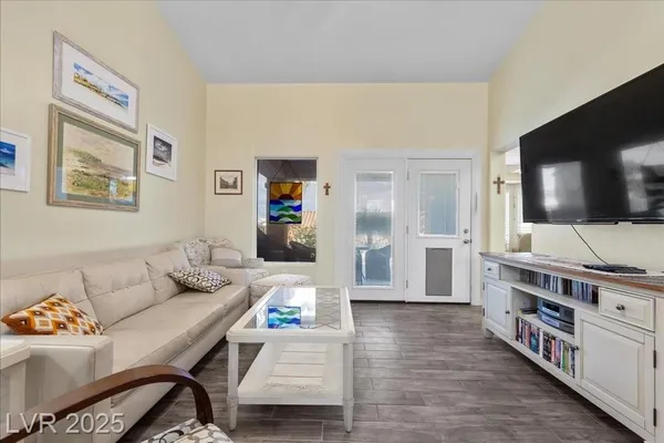 Property Slideshow image 3 of 49 | 2908 laverton dr, Las Vegas, NV, 89134