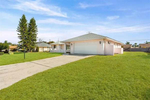 Property Slideshow image 2 of 44 | 8219 timber lake ln, Sarasota, FL, 34243