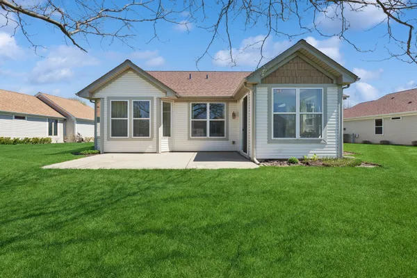 Property Slideshow image 2 of 20 | 11647 stonewater xing, Huntley, IL, 60142