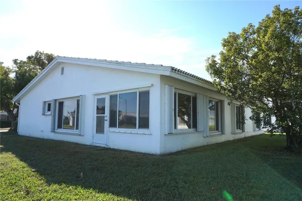 Property Slideshow image 3 of 43 | 9182 42nd way n # 5, Pinellas Park, FL, 33782