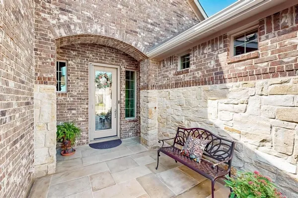 Property Slideshow image 2 of 28 | 9517 crestview dr, Denton, TX, 76207