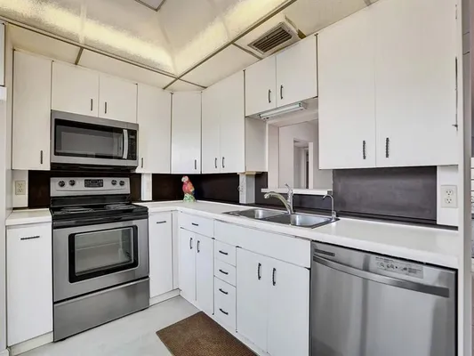 Property Slideshow image 2 of 64 | 3002 portofino isle c3, Coconut Creek, FL, 33066