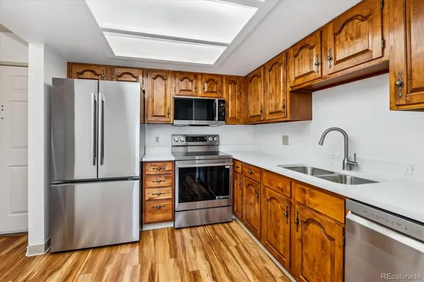 Property Slideshow image 2 of 35 | 13991 e marina dr apt 501, Aurora, CO, 80014