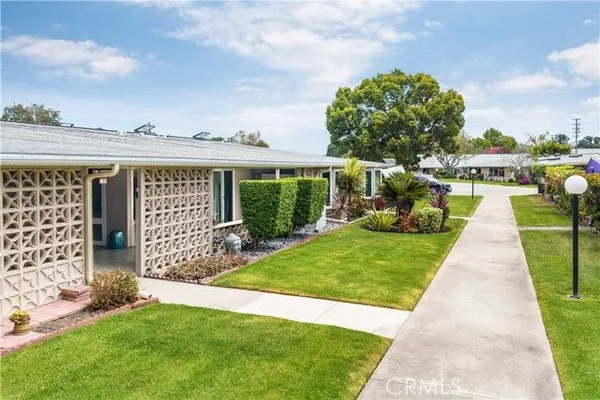 Property Slideshow image 2 of 38 | 1800 sunningdale 18b, Seal Beach, CA, 90740