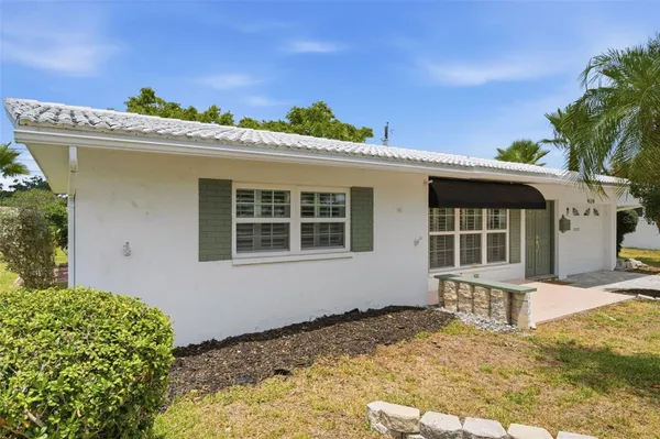 Property Slideshow image 2 of 62 | 9128 142nd st, Seminole, FL, 33776