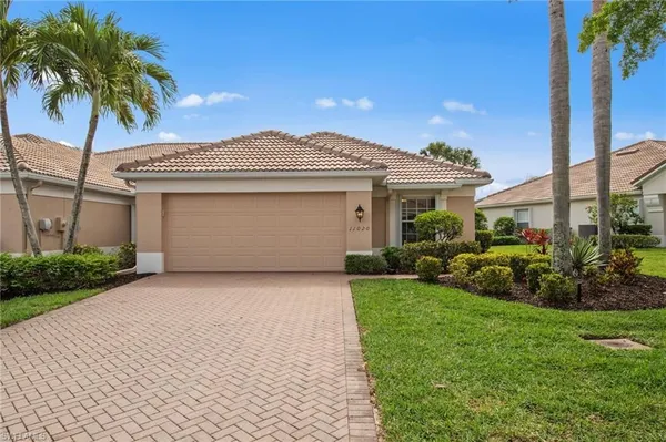Property Slideshow image 2 of 44 | 11020 iron horse way, Fort Myers, FL, 33913