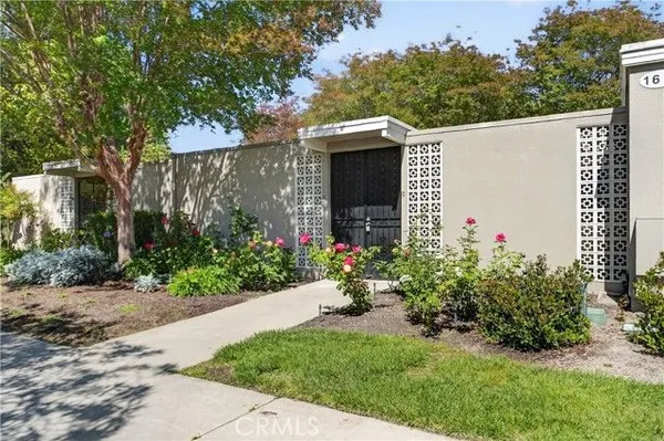 Property Slideshow image 2 of 45 | 160 avenida majorca c, Laguna Woods, CA, 92637