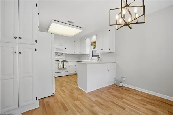 Property Slideshow image 3 of 47 | 254 archers mead, Williamsburg, VA, 23185