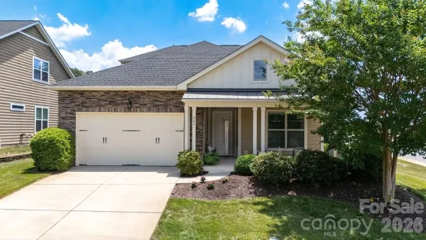 Property Slideshow image 2 of 48 | 261 stone mountain way, Denver, NC, 28037