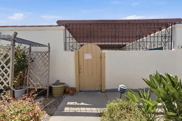 Property Slideshow image 3 of 50 | 3621 s vis 88, Oceanside, CA, 92057