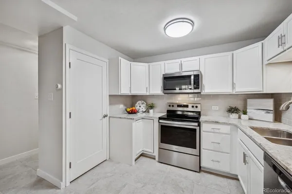 Property Slideshow image 3 of 50 | 650 s alton way 10a, Denver, CO, 80247