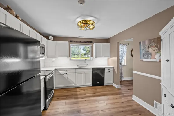 Property Slideshow image 3 of 28 | 416 lindsay ln, Brookhaven, NY, 11955