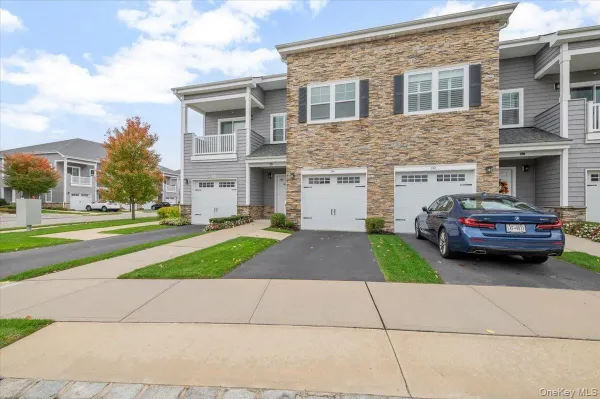 Property Slideshow image 2 of 36 | 240 fall ct, Huntington, NY, 11731