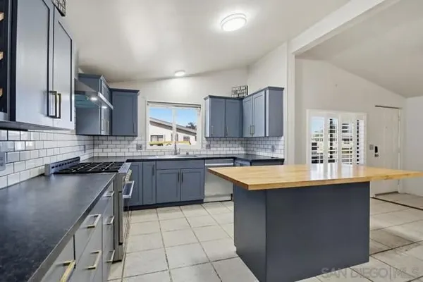 Property Slideshow image 3 of 40 | 611 via santa paulo, Vista, CA, 92081