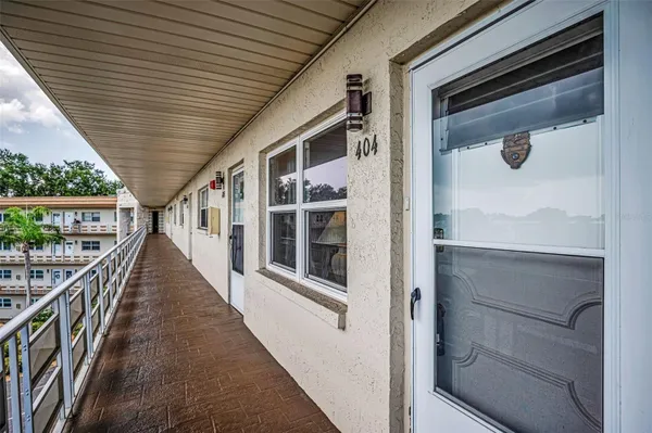 Property Slideshow image 3 of 43 | 5725 80th st 404, St Petersburg, FL, 33709