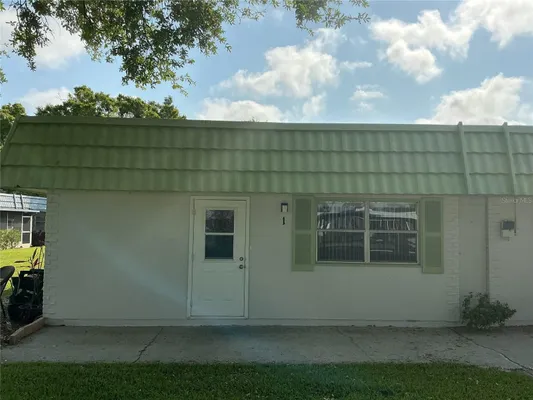 Property Slideshow image 2 of 19 | 1802 bedford ln 1, Sun City Center, FL, 33573