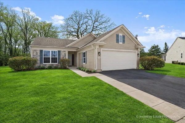 Property Slideshow image 2 of 21 | 12334 daphne dr, Huntley, IL, 60142