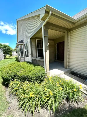 Property Slideshow image 2 of 25 | 21214 lily lake ln, Crest Hill, IL, 60403