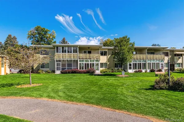 Property Slideshow image 3 of 36 | 725 s clinton st apt 13b, Denver, CO, 80247