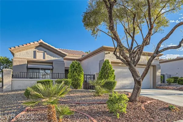 Property Slideshow image 2 of 36 | 10309 broom hill dr, Las Vegas, NV, 89134