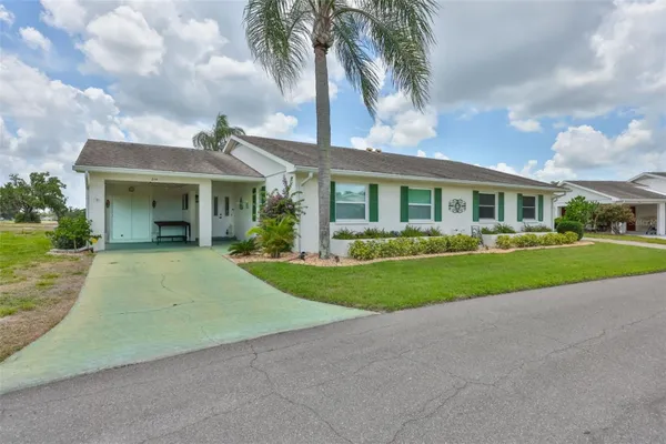 Property Slideshow image 2 of 92 | 214 glenellen pl 201, Sun City Center, FL, 33573