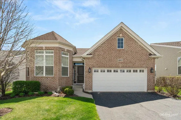 Property Slideshow image 2 of 36 | 3857 double eagle dr, Elgin, IL, 60124