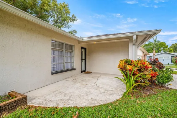 Property Slideshow image 3 of 50 | 142 stafford cir, Palm Harbor, FL, 34684