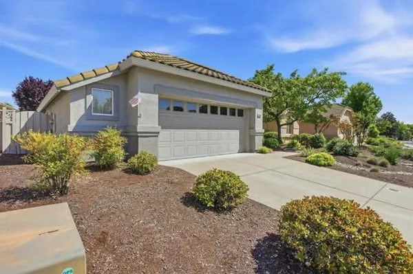 Property Slideshow image 2 of 33 | 4064 rose crk, Roseville, CA, 95747