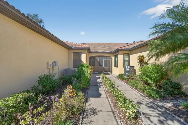 Property Slideshow image 3 of 72 | 420 cedar falls dr, Apollo Beach, FL, 33572