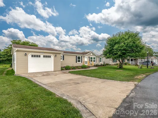 Property Slideshow image 2 of 43 | 448 riverwind dr, Hendersonville, NC, 28739