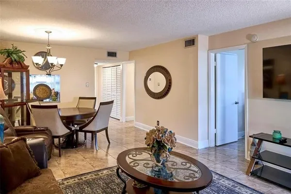 Property Slideshow image 3 of 11 | 601 nw 80th ave apt 101, Margate, FL, 33063