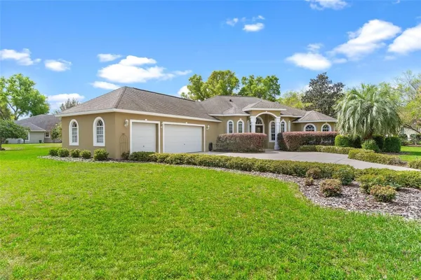 Property Slideshow image 2 of 52 | 6053 spinnaker loop, Lady Lake, FL, 32159