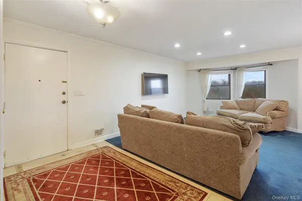 Property Slideshow image 3 of 15 | 18l hastings ct, Yorktown, NY, 10598