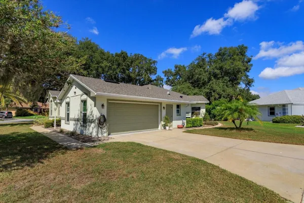 Property Slideshow image 2 of 28 | 5401 essex ct, Leesburg, FL, 34748