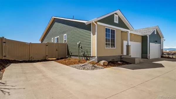 Property Slideshow image 2 of 29 | 5034 n tempe st, Aurora, CO, 80019